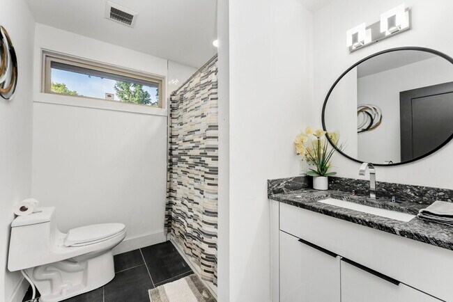 Building Photo - 2874 Grand Ave SW