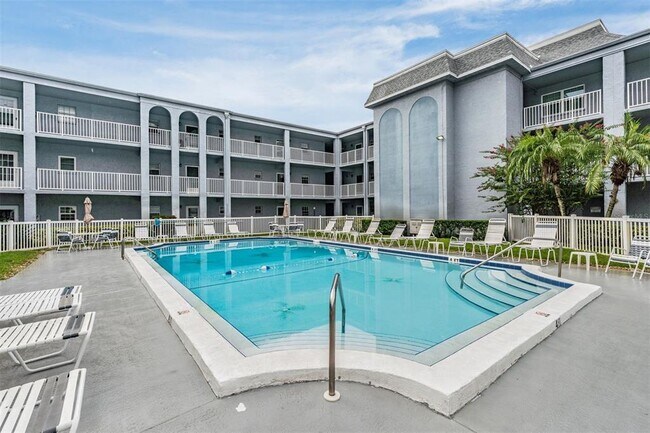 Building Photo - 1706 Belleair Forest Dr