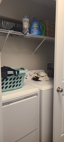 Building Photo - 151 Sunburst Villa Dr