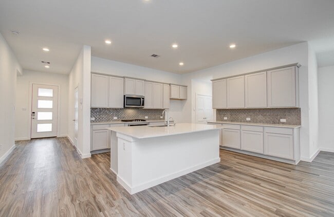 Building Photo - 10011 Angelina Wds Ln