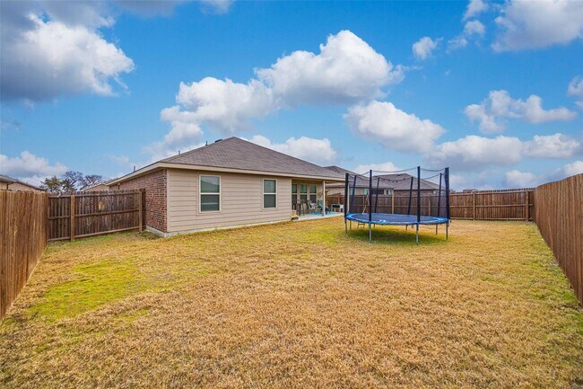 Building Photo - 904 Saddle Horn Way