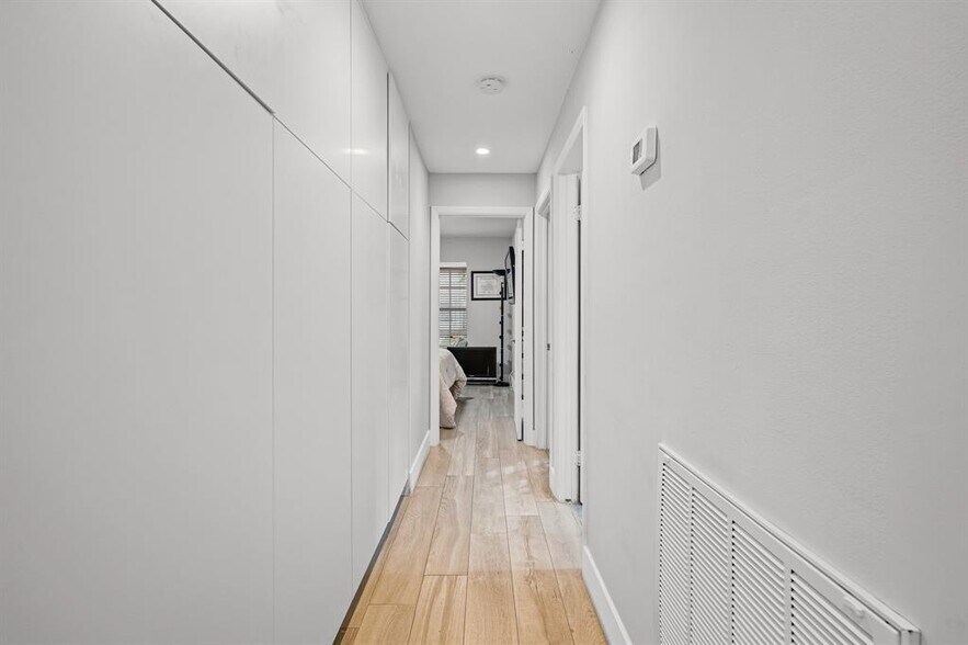 Building Photo - 9937 NW 47th Ter