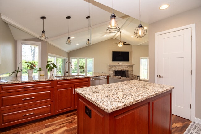 Building Photo - 597 Nash Rd