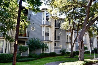 Building Photo - PRE-LEASE 2025/2026: North Campus 2-Bed