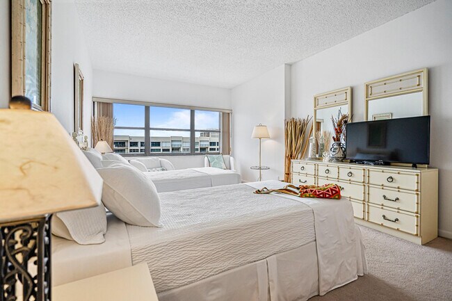 Building Photo - 5000 N Ocean Blvd