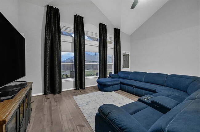 Building Photo - 2509 Ocean Key Dr