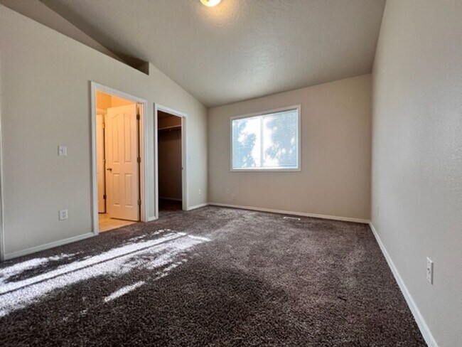 Building Photo - 3137 W Pudu St