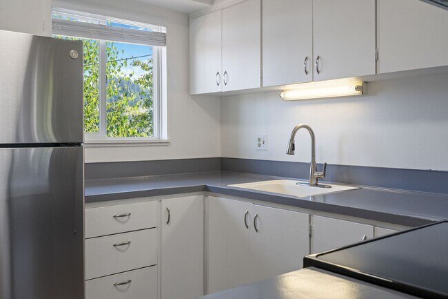 Building Photo - 1Br/1Ba Available