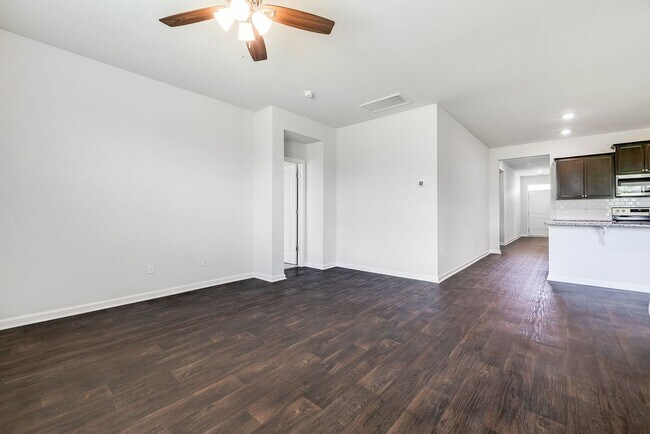 Building Photo - Stylish 4-Bed 2 Bath Ranch Home with Moder...