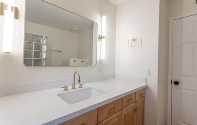 Building Photo - 5240 E Cholla St