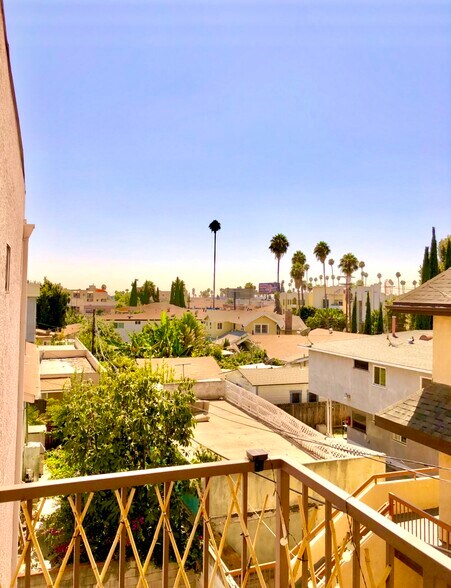 Building Photo - 1759 N Mariposa Ave
