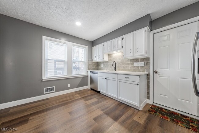 Building Photo - 3904 Ardmore Ave