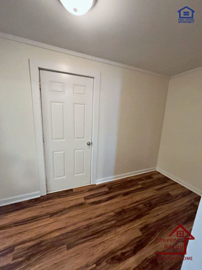 Building Photo - 117 Poplar St