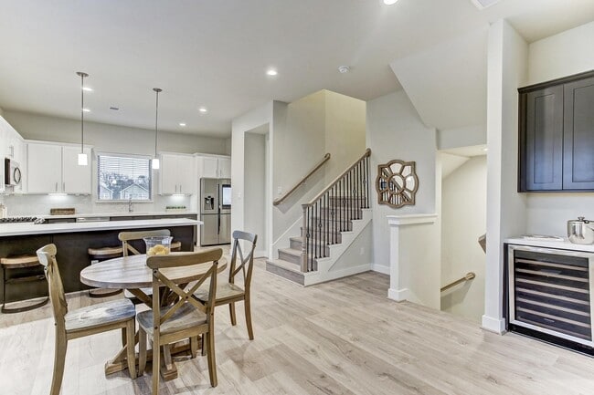 Building Photo - 806 Sienna Palm Ln