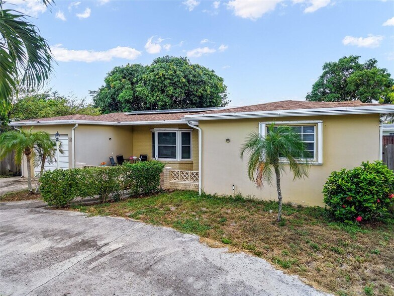 Building Photo - 6624 NW 1st Ct