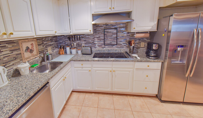 Kitchen - 6225 Robinwood Rd