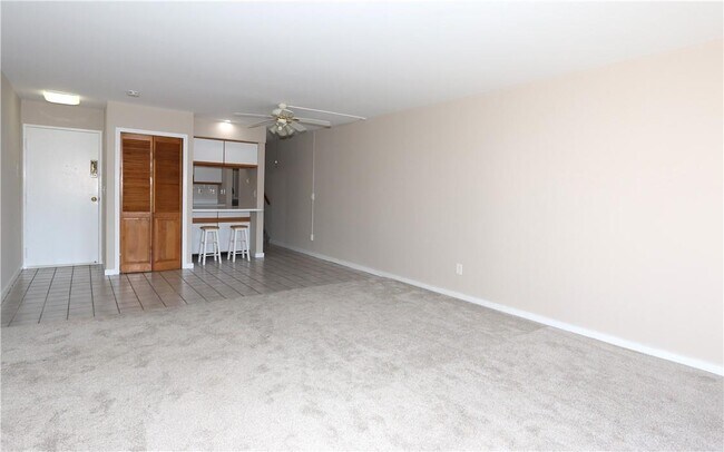 Building Photo - 141 E Lake Blvd