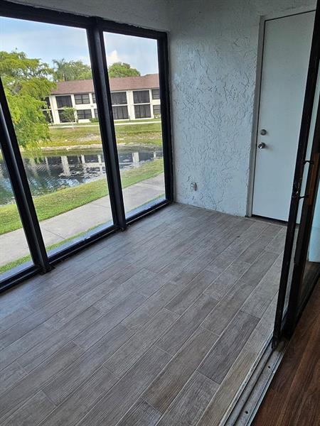 Building Photo - 204 Lake Pointe Dr