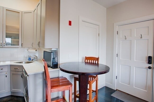 Primary Photo - 550 Columbus Ave