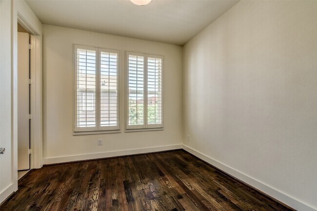 Building Photo - 4211 Rawlins St