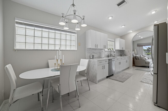 Building Photo - 12573 Coral Lakes Dr