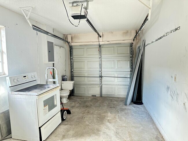Building Photo - 5721 Boynton Crescent