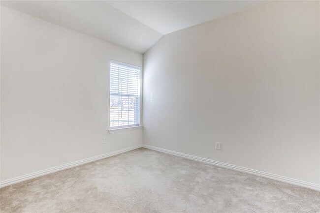 Building Photo - 329 Crosscreek Dr