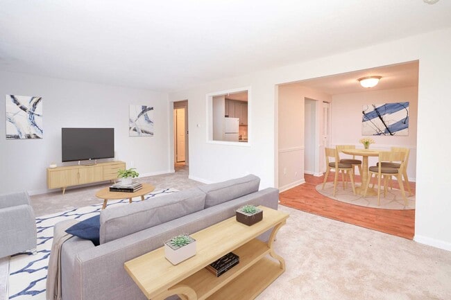 Building Photo - Pine Brook