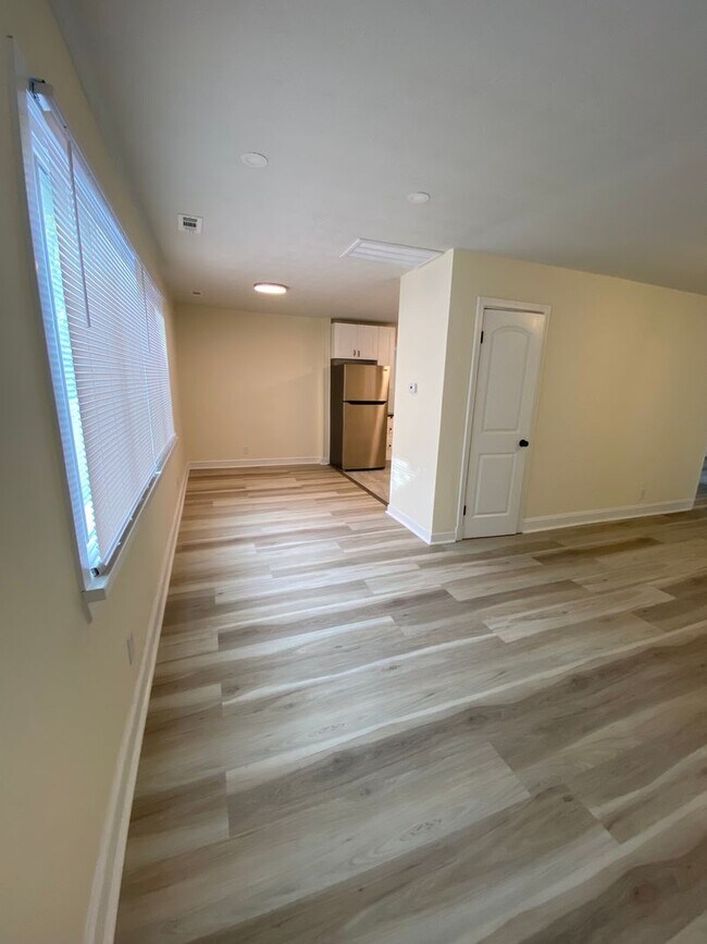 Building Photo - Recently Updated Two Bedroom Home Minutes From Downtown