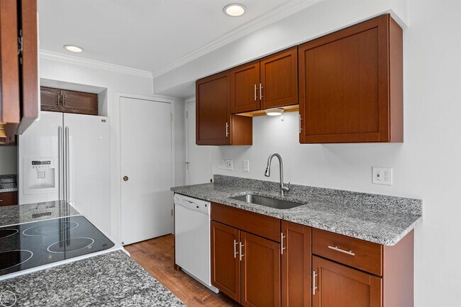 Building Photo - 24692 N Meadow Dr