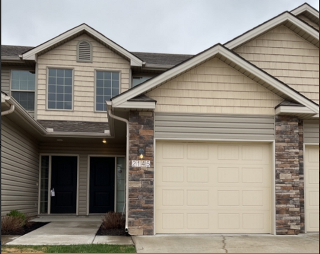 Building Photo - Start Your Spring Off Right At Eagle Creek!