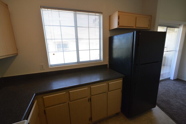 Building Photo - 2nd Floor Condo in a Gated Northeast Commu...
