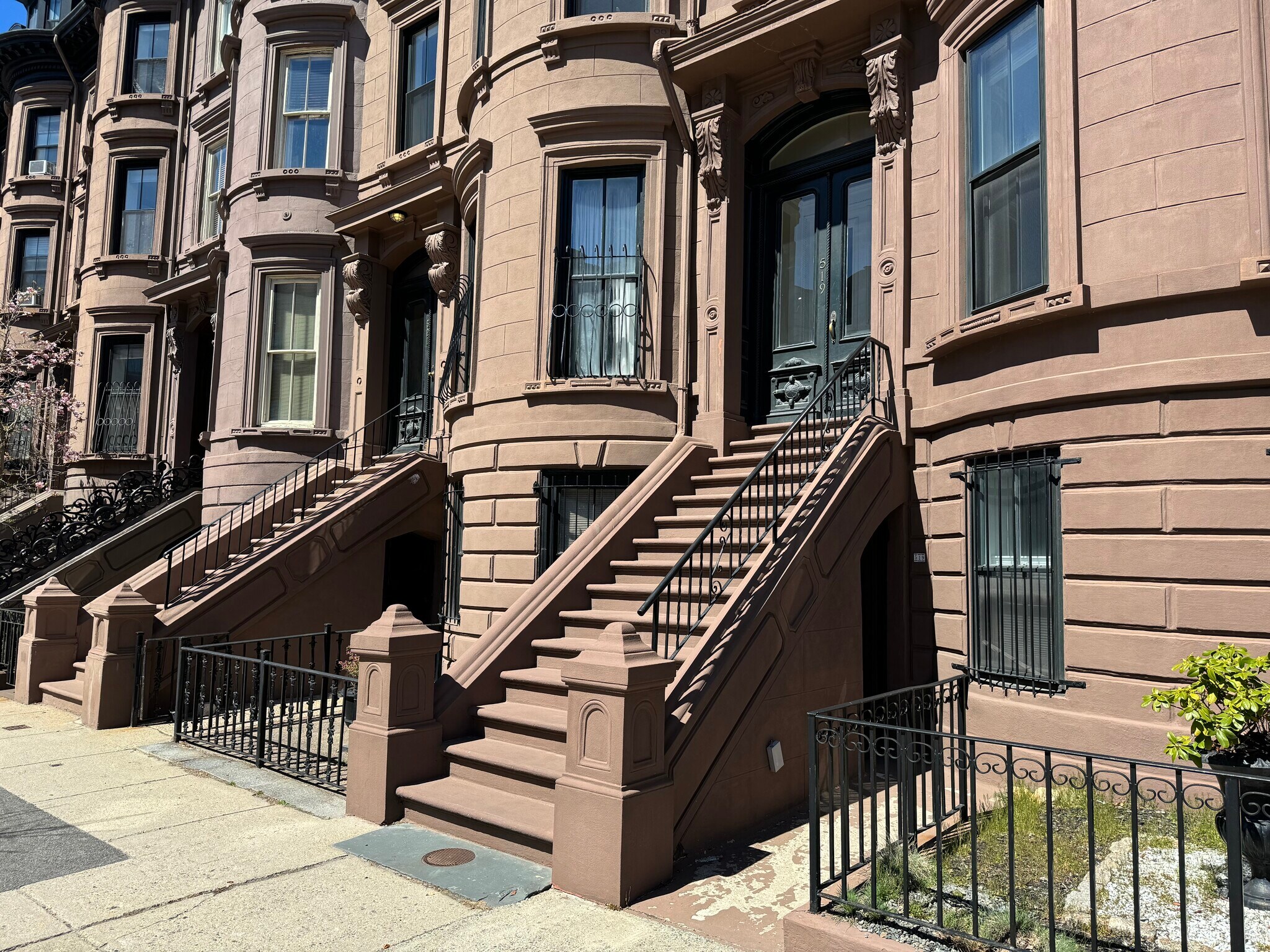 Building Photo - 519 Columbus Ave