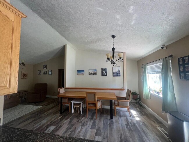 Building Photo - 2167 Cedar Hills Dr