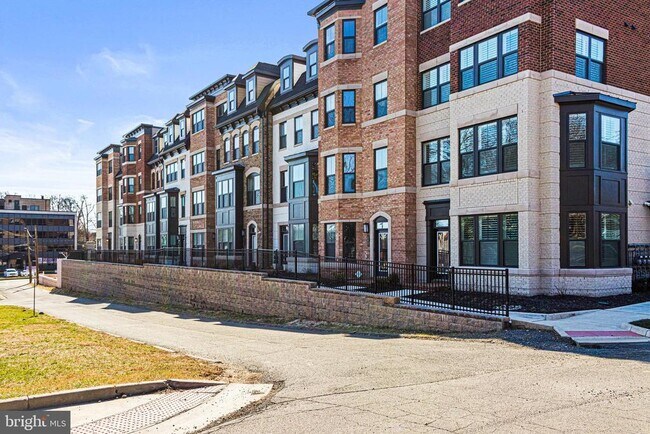 Building Photo - 113 Market Square NW