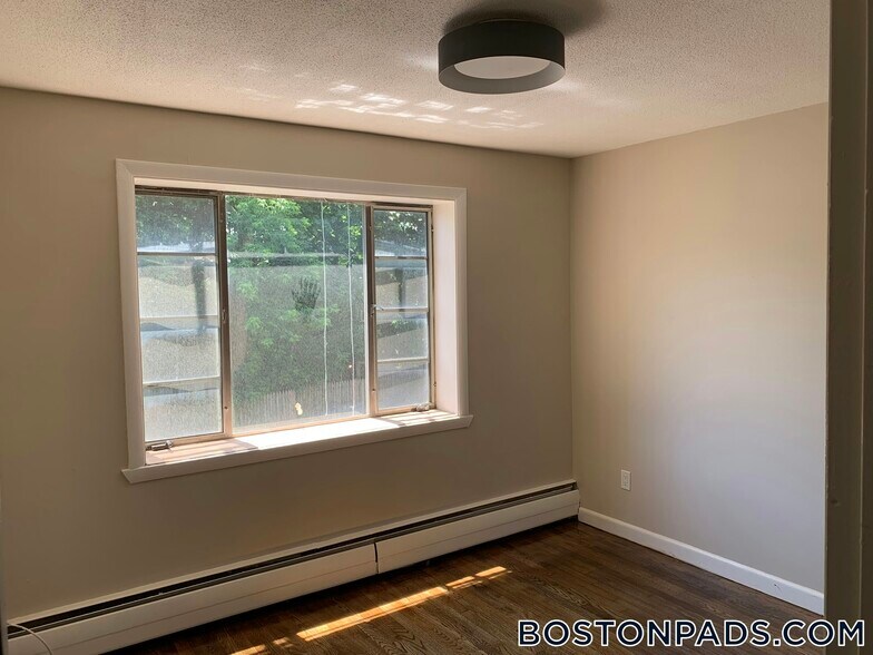 Building Photo - 50 Evergreen St