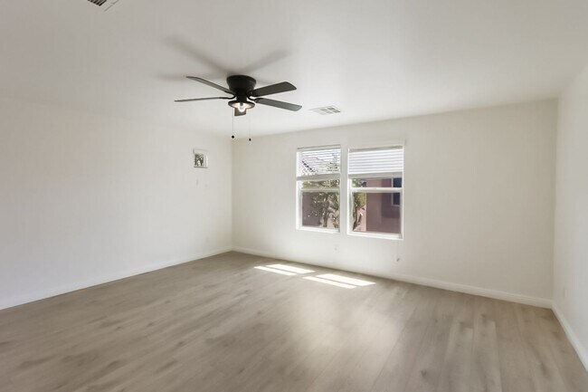 Building Photo - Nicely Upgraded Mountains Edge Gated Commu...