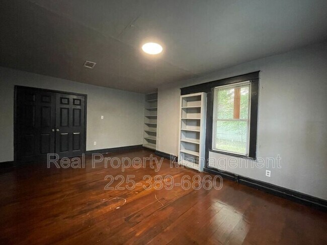 Building Photo - 3315 Weller Ave
