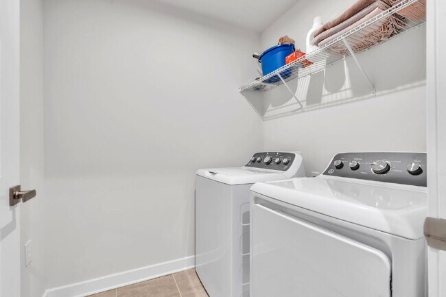 Building Photo - Modern Comfort: 3 Bed, 2.5 Bath Townhome + Primary on Main $1,875/mo rent