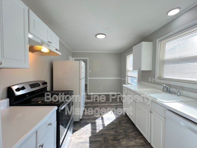 Building Photo - 1529 Newcastle St