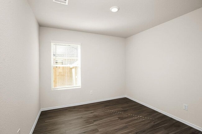 Building Photo - 3302 Yellow Rose Dr