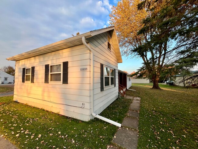 Building Photo - 1 Bed 1 Bath Single Family Home in Stratford