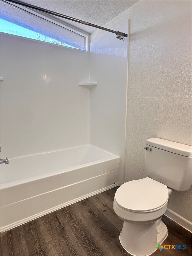 Building Photo - 899 Hillyer St