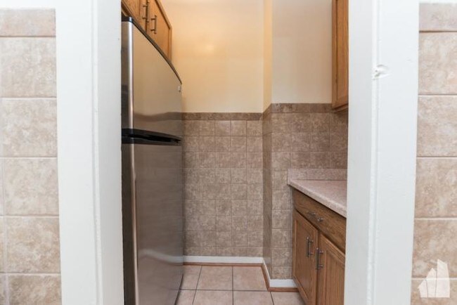 Building Photo - 2 bedroom in Chicago IL 60626