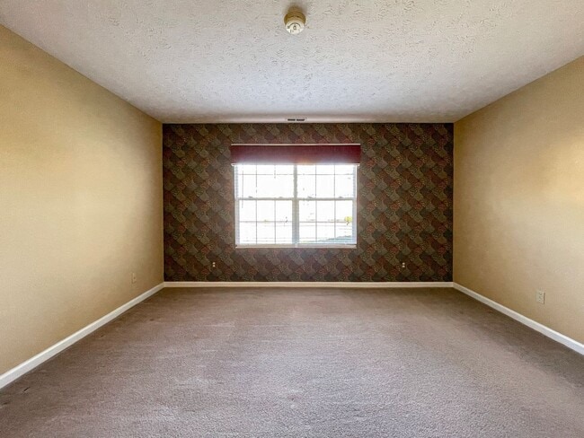 Building Photo - Near Local Shops and Restaurants