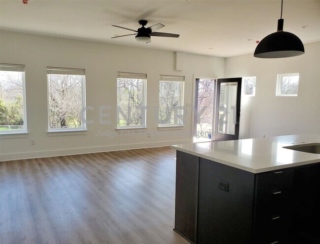 Building Photo - Luxury 2/2 Condo in Waxahachie For Rent!