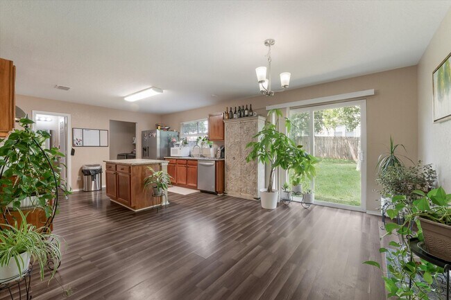 Building Photo - Easy Living on Amber Ledge