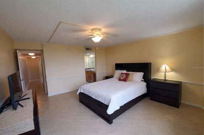 Building Photo - 2617 Cove Cay Dr