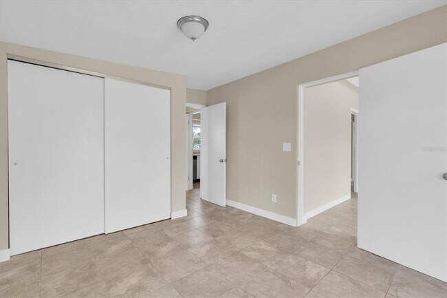 Building Photo - 333 72nd Ave