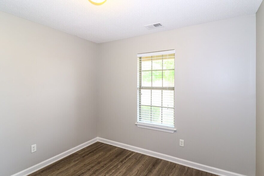 Building Photo - 1609 Sawmill Creek Ln